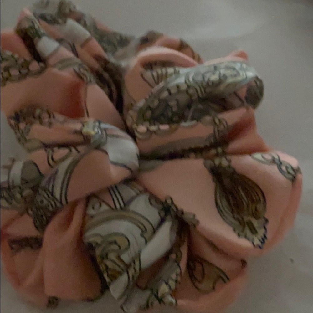 Hair scrunchie